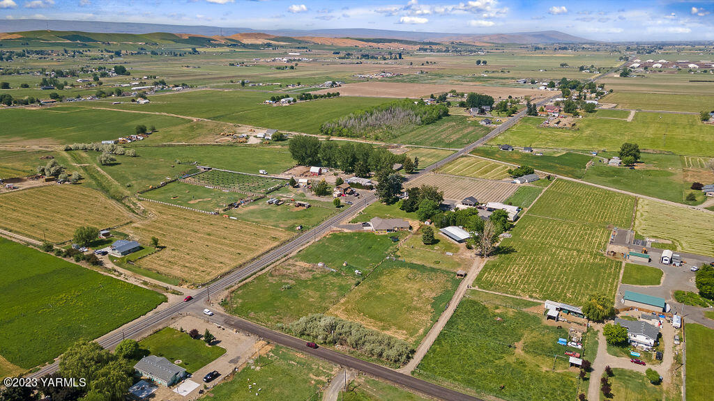 70 Albro Road Sunnyside, WA 98944 - Photo 28 of 33 a view of a city