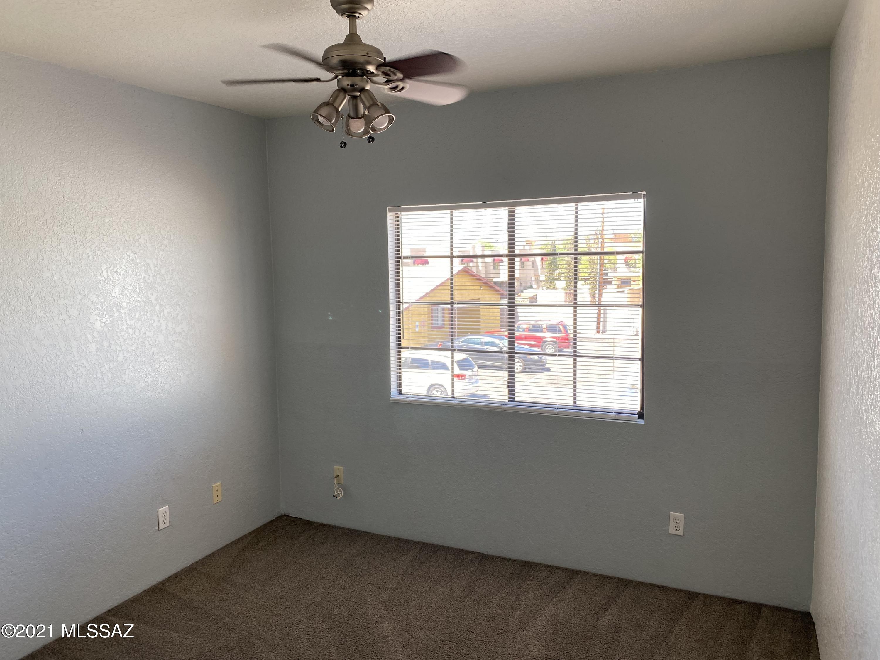 210 East Pastime Road Tucson, AZ 85705 - Photo 26 of 29 an empty room with a window