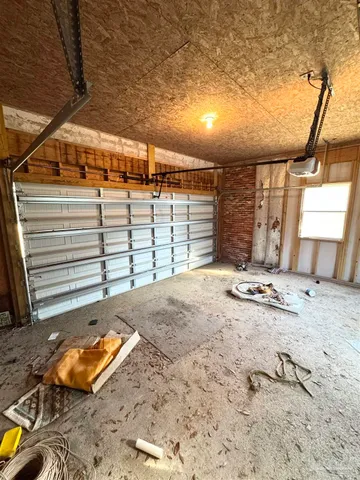 a view of livingroom with furniture