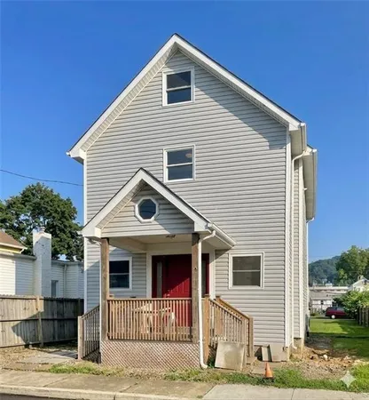 $1,500 | 860 Pennsylvania Avenue, Unit 2, Coraopolis, PA 15108