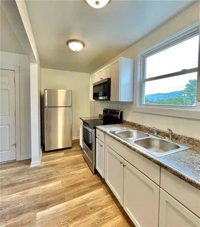 $1,500 | 860 Pennsylvania Avenue, Unit 2, Coraopolis, PA 15108