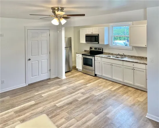 $1,500 | 860 Pennsylvania Avenue, Unit 2, Coraopolis, PA 15108