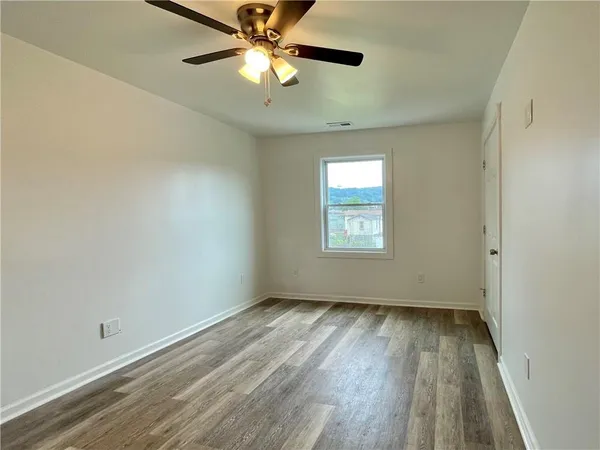 $1,500 | 860 Pennsylvania Avenue, Unit 2, Coraopolis, PA 15108