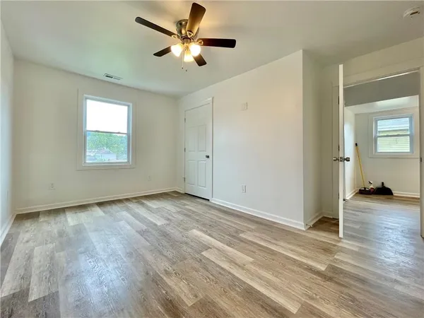 $1,500 | 860 Pennsylvania Avenue, Unit 2, Coraopolis, PA 15108