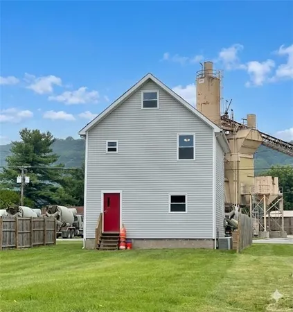 $1,500 | 860 Pennsylvania Avenue, Unit 2, Coraopolis, PA 15108