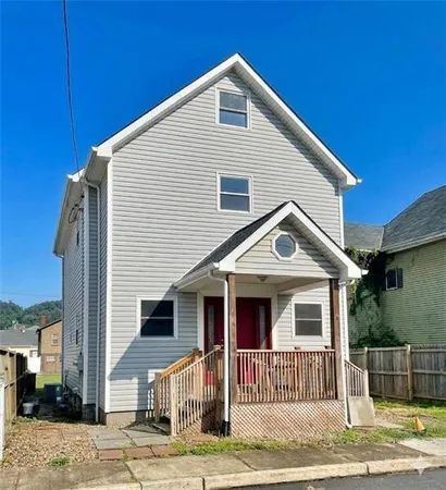 $1,500 | 860 Pennsylvania Avenue, Unit 2, Coraopolis, PA 15108