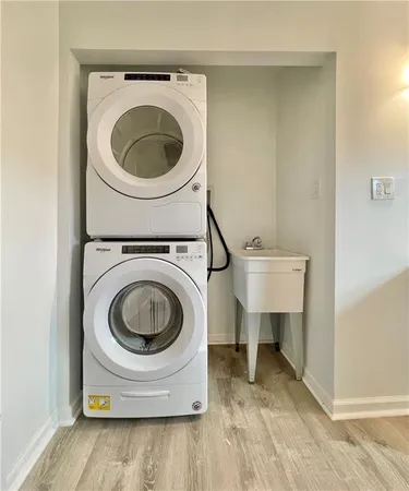 $1,500 | 860 Pennsylvania Avenue, Unit 2, Coraopolis, PA 15108