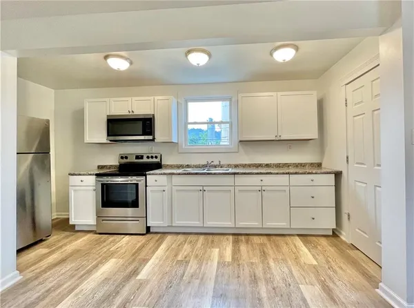 $1,500 | 860 Pennsylvania Avenue, Unit 2, Coraopolis, PA 15108