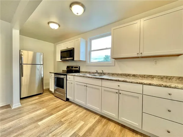 $1,500 | 860 Pennsylvania Avenue, Unit 2, Coraopolis, PA 15108