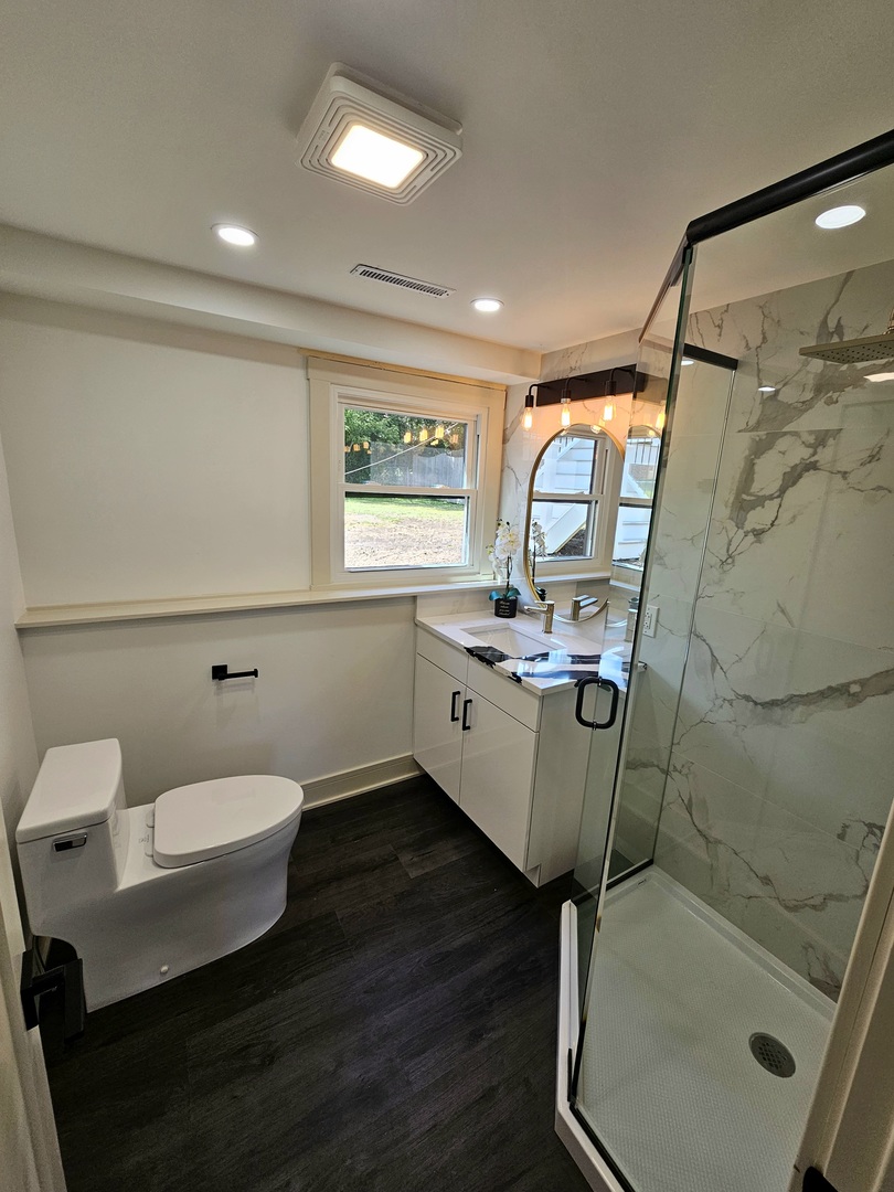 6230 Boca Rio Drive Oak Forest, IL 60452 - Photo 25 of 29 a bathroom with a sink mirror toilet and bathtub