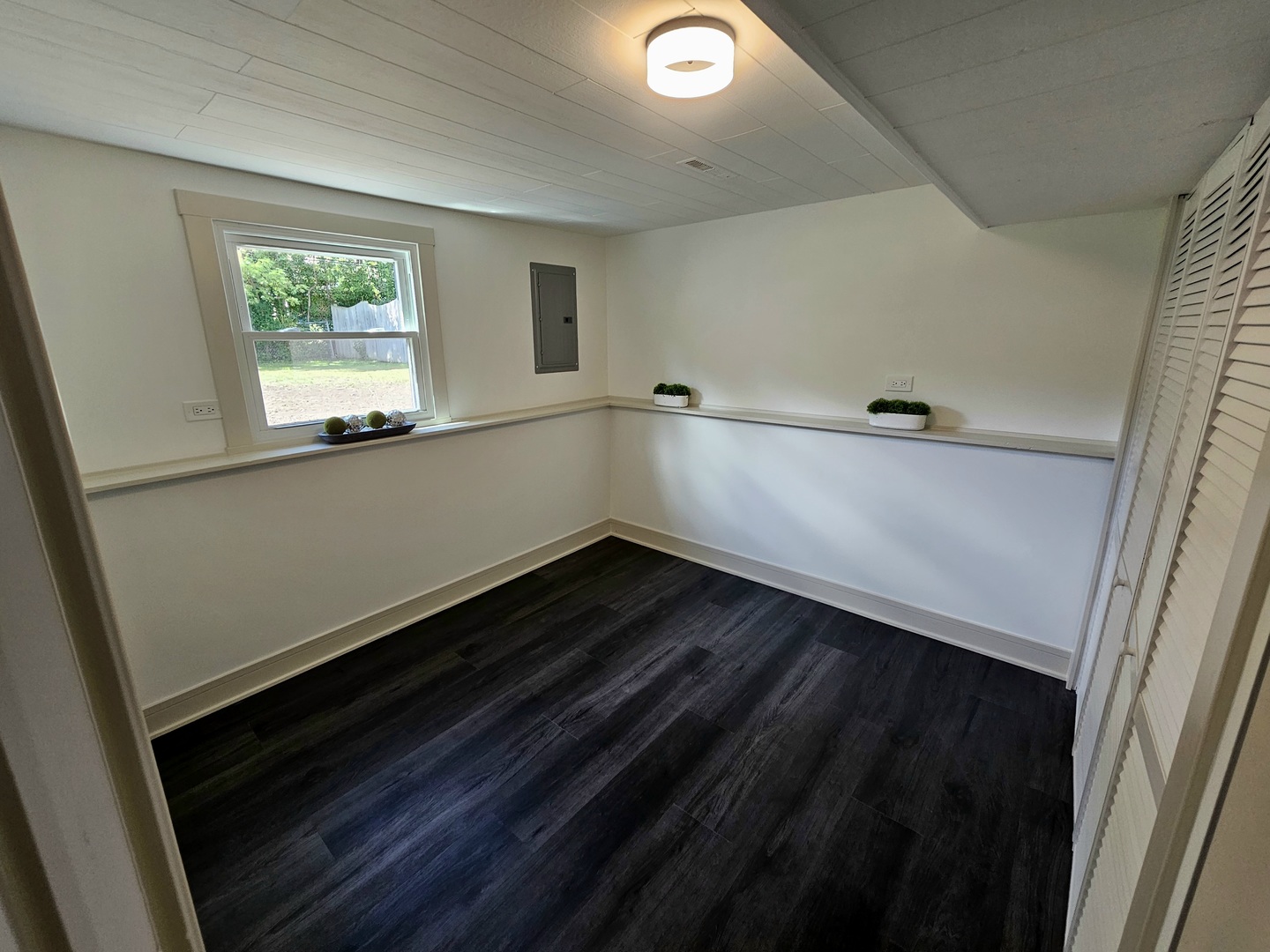 6230 Boca Rio Drive Oak Forest, IL 60452 - Photo 26 of 29 a view of an empty room with wooden floor and a window