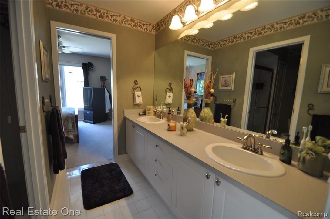 1958 Rainbow Drive Rochester, MI 48306 - Photo 22 of 36 22.JPG