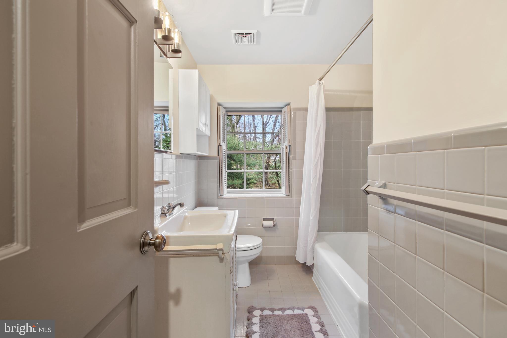 5 Wellesley Road Swarthmore, PA 19081 - Photo 25 of 40 Hall Full Bathroom