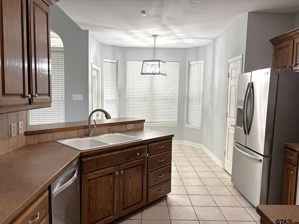 $460,000 | 7614 Abbeywood Court, Tyler, TX 75703