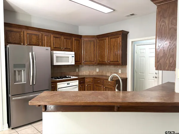 $460,000 | 7614 Abbeywood Court, Tyler, TX 75703