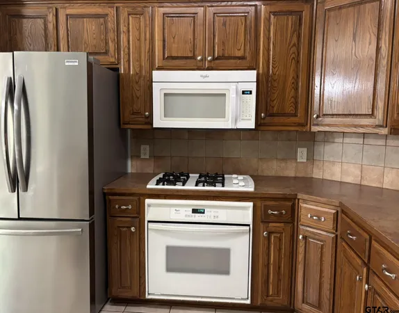 $460,000 | 7614 Abbeywood Court, Tyler, TX 75703