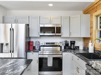 $998,000 | 194 Fox Run Road, Canton, NC 28716