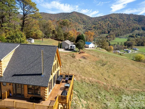 $900,000 | 194 Fox Run Road, Canton, NC 28716
