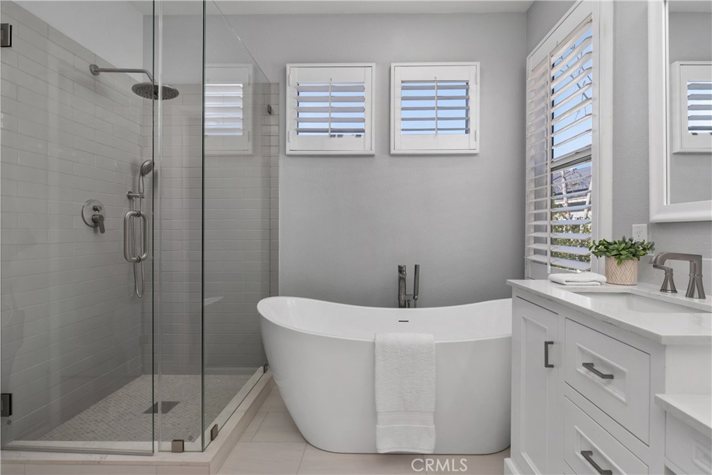 17 Nopalitos Way Aliso Viejo, CA 92656 - Photo 19 of 37 SHOWER OR SOAKING TUB? THE CHOICE IS YOURS! SHOWER HAS M ULTIPLE SHOWER HEADS AND THE HIGH QUALITY TUB WHERE YOU CAN RELAX AFTER A LONG DAY. OH YEAH.