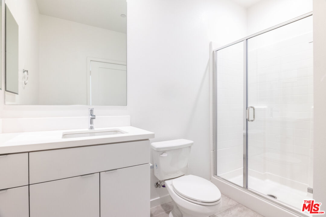 434 Hudson Street Brea, CA 92821 - Photo 13 of 44 a bathroom with a toilet a sink and a mirror