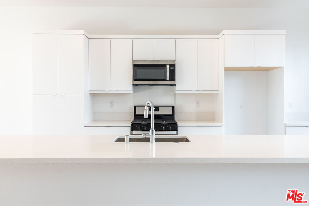 434 Hudson Street Brea, CA 92821 - Photo 22 of 44 a kitchen with a sink a microwave and cabinets