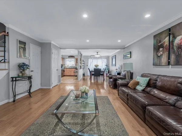 $700,000 | 658 Pine Street | City Line