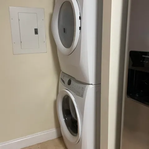 a close up view of a washer and dryer
