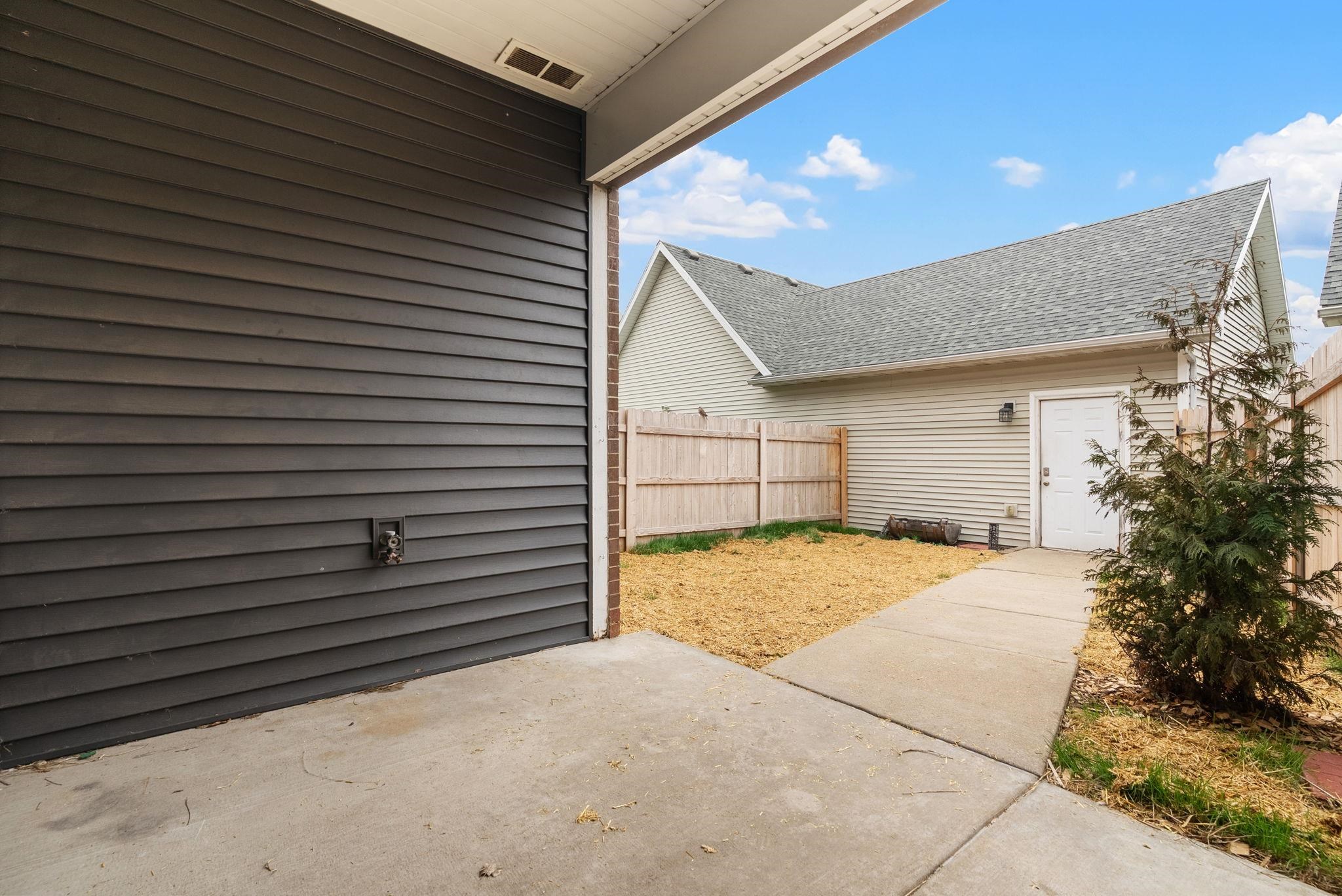 1045 Providence Common Sun Prairie, WI 53590 - Photo 49 of 55