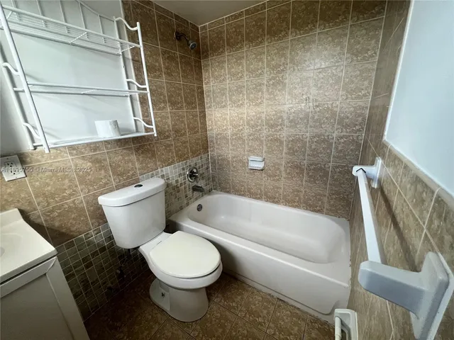 a view of entryway with a small yard