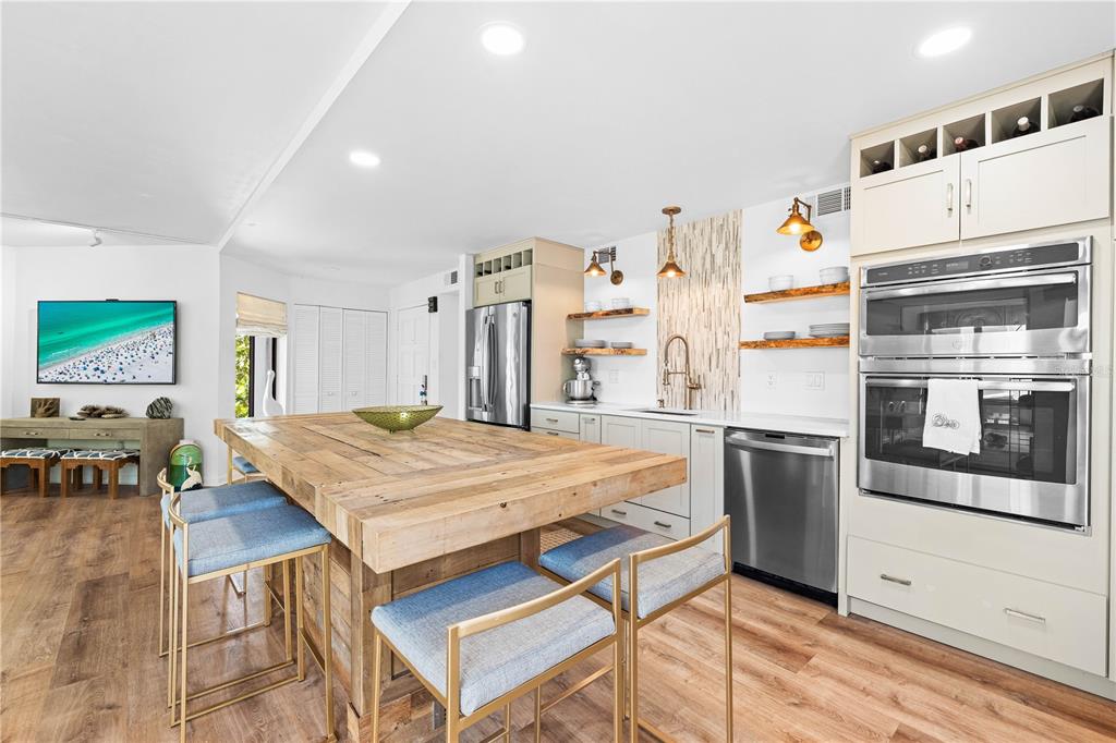 450 Beach Road, Unit 3 Sarasota, FL 34242 - Photo 23 of 68