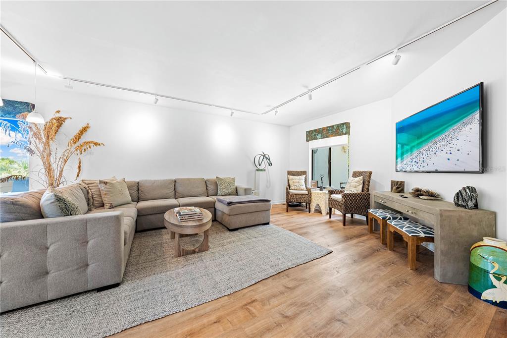 450 Beach Road, Unit 3 Sarasota, FL 34242 - Photo 26 of 68