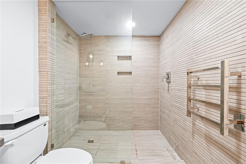 450 Beach Road, Unit 3 Sarasota, FL 34242 - Photo 33 of 68