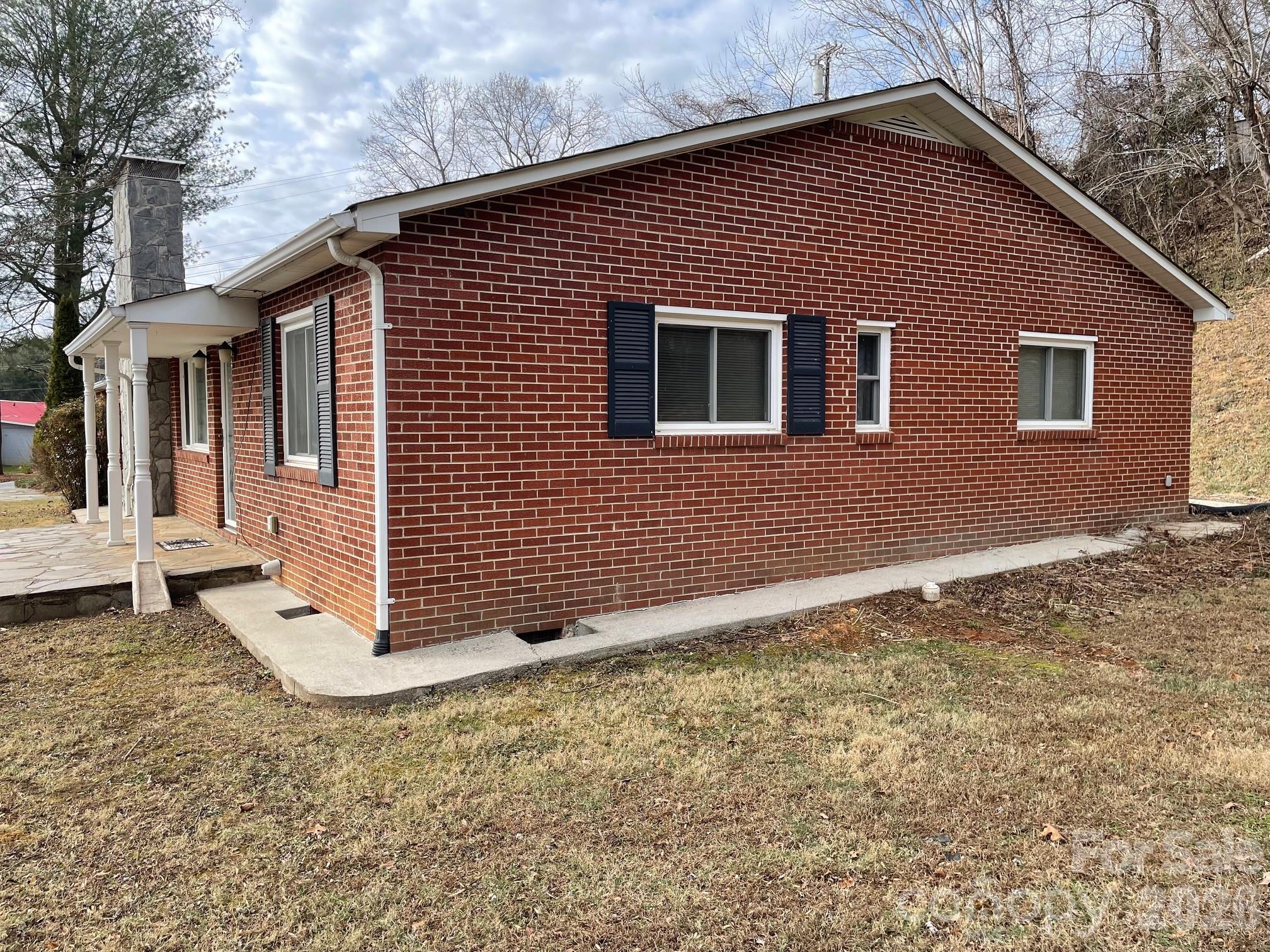 119 Hankins Road Marion, NC 28752 - Photo 3 of 12