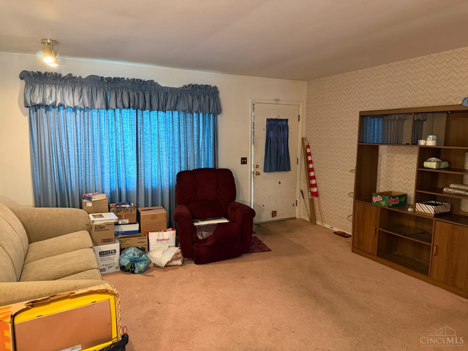 2848 Orland Avenue Cincinnati, OH 45211 - Photo 4 of 22