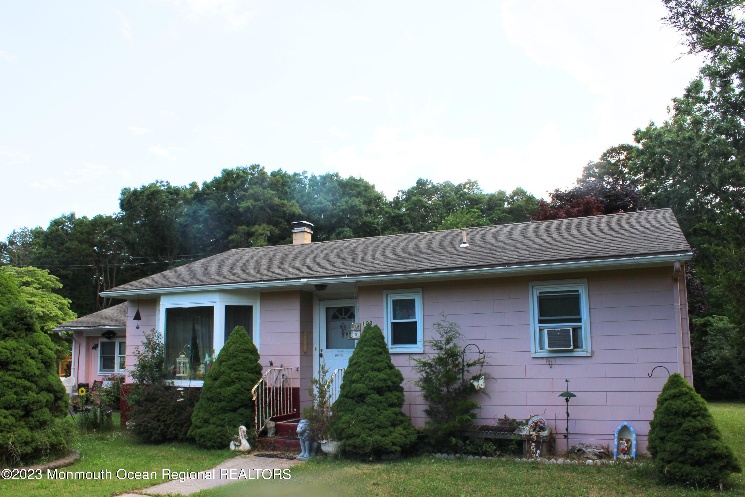 109 Jericho Road Tuckerton, NJ 08087 - Photo 1 of 12 front of house