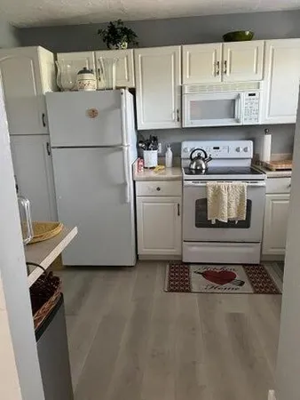 $1,800 | 2420 DC Country Club Boulevard, Unit 305D, Deerfield Beach, FL 33442