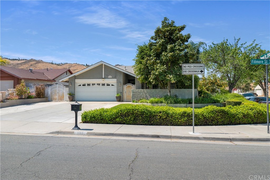 3382 Fillmore Street Riverside, CA 92503 - Photo 2 of 28