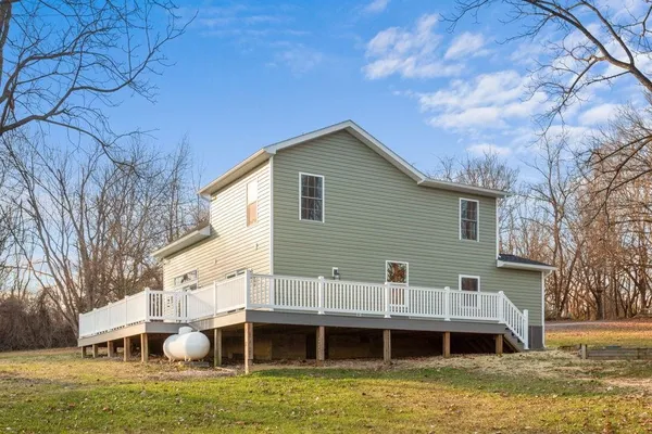 a view of back yard of the house