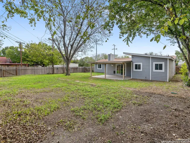 a view of a house with a backyard