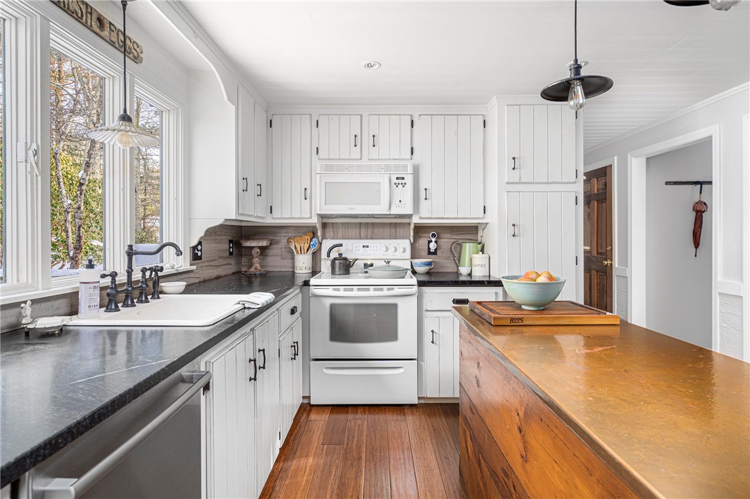 20 Locust Valley Road Exeter, RI 02822 - Photo 6 of 49