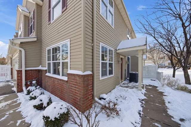 $290,000 | 9245 Holly Lane North, Maple Grove, MN 55311