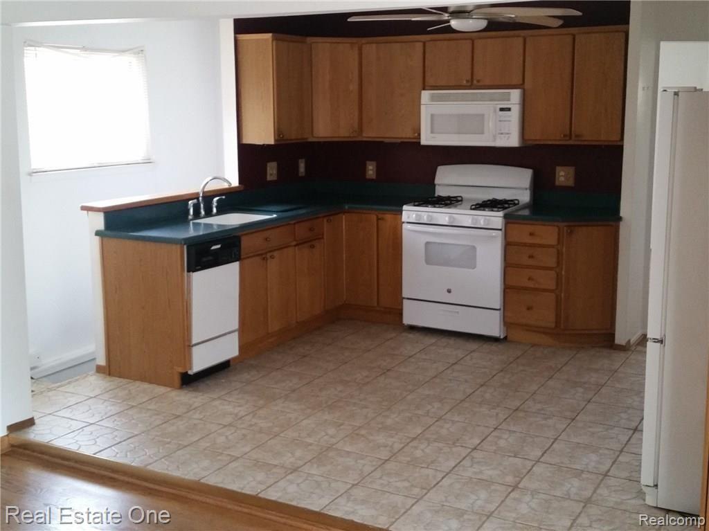 2348 Common Road Warren, MI 48092 - Photo 4 of 25