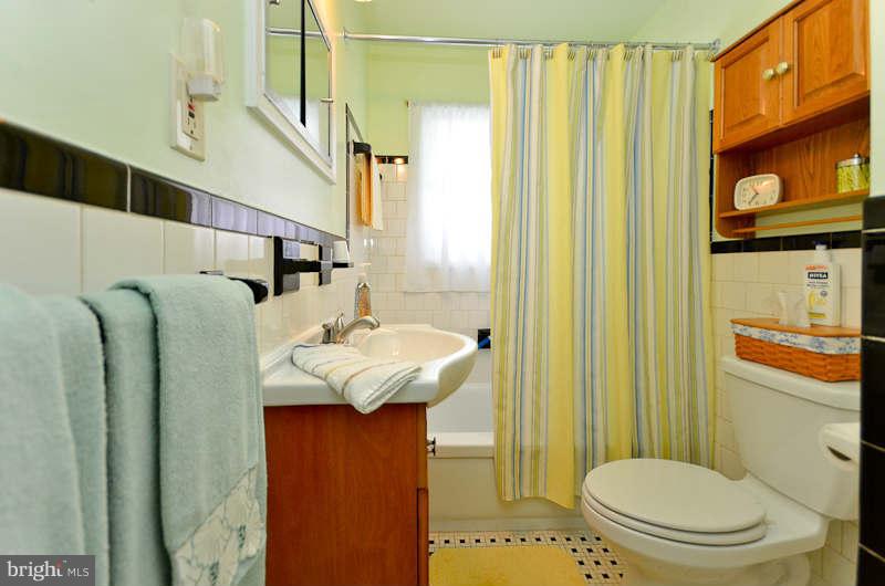 104 Cedar Hill Road Baltimore, MD 21225 - Photo 14 of 24 Bath