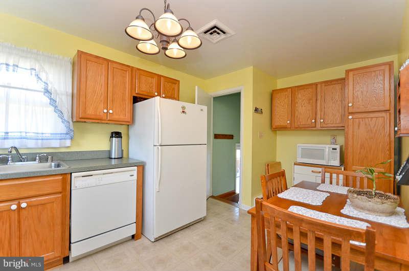 104 Cedar Hill Road Baltimore, MD 21225 - Photo 8 of 24 Kitchen
