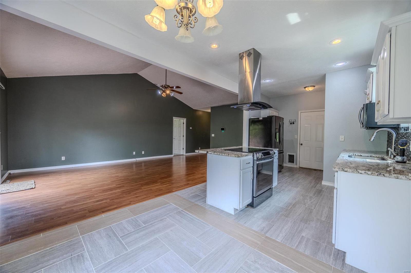 112 Birchtree Circle St. Robert, MO 65584 - Photo 13 of 53