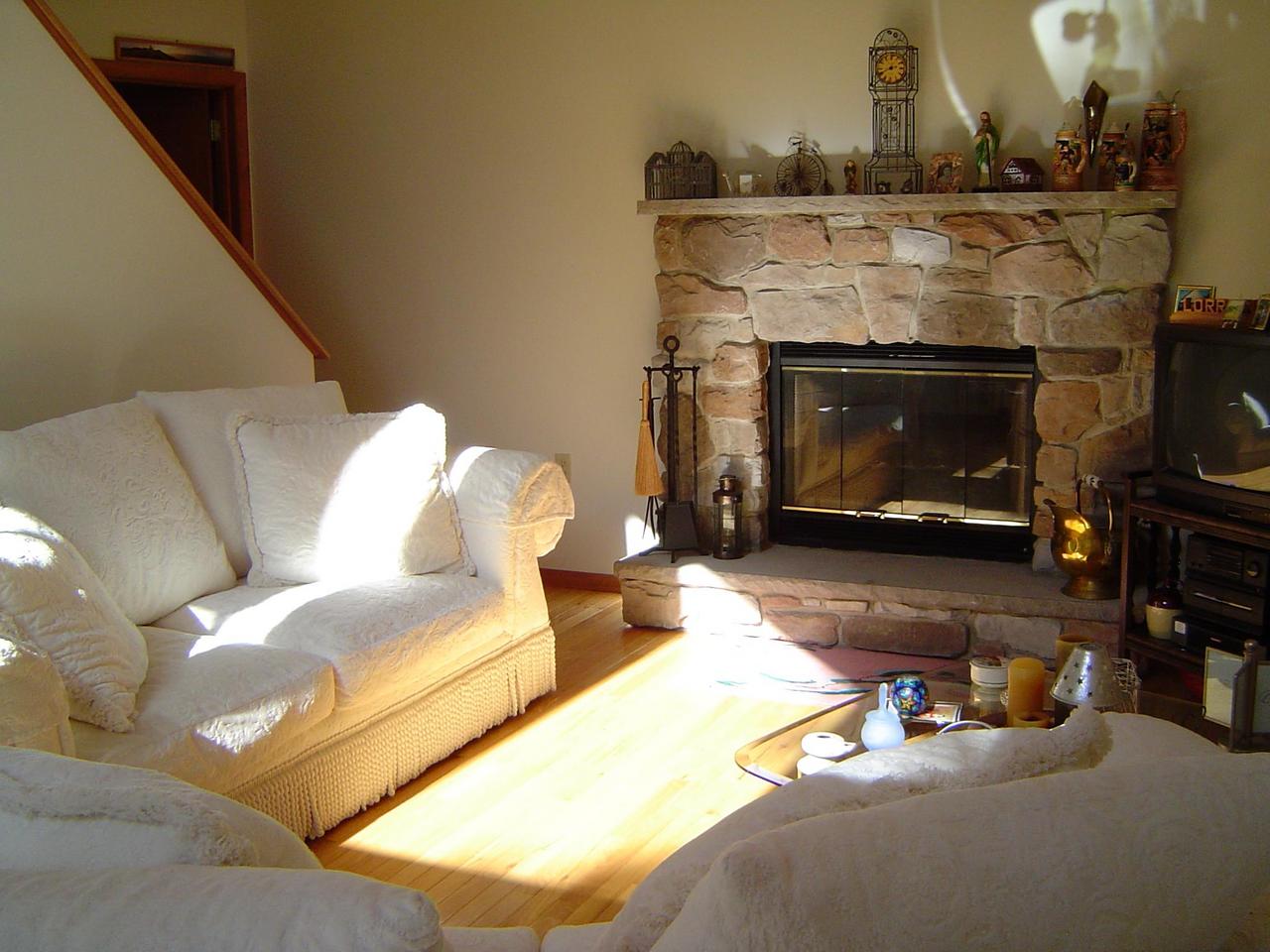 439 Snowden Bushkill Pa Bushkill, PA 18324 - Photo 2 of 9 Living Room
