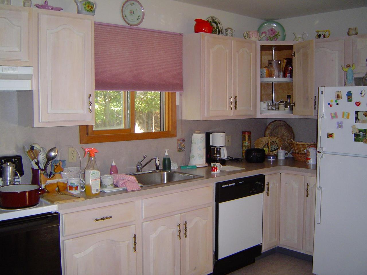 439 Snowden Bushkill Pa Bushkill, PA 18324 - Photo 5 of 9 Kitchen