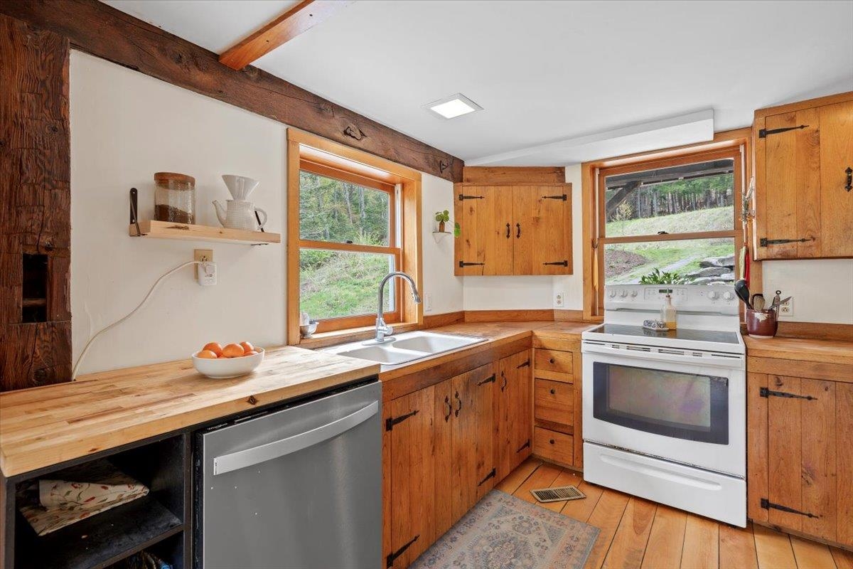 278 Spring Road Tunbridge, VT 05077 - Photo 15 of 52