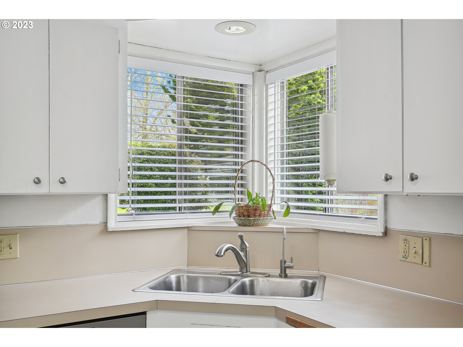 13240 Southwest Rita Drive Beaverton, OR 97005 - Photo 13 of 31 Gallery Image 13