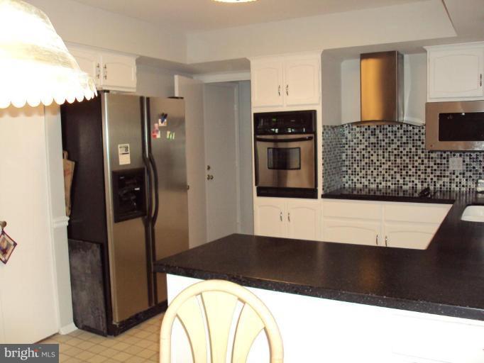 8815 Bells Mill Road Potomac, MD 20854 - Photo 2 of 29 Kitchen